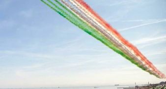 Tricolour arrows in Jesolo